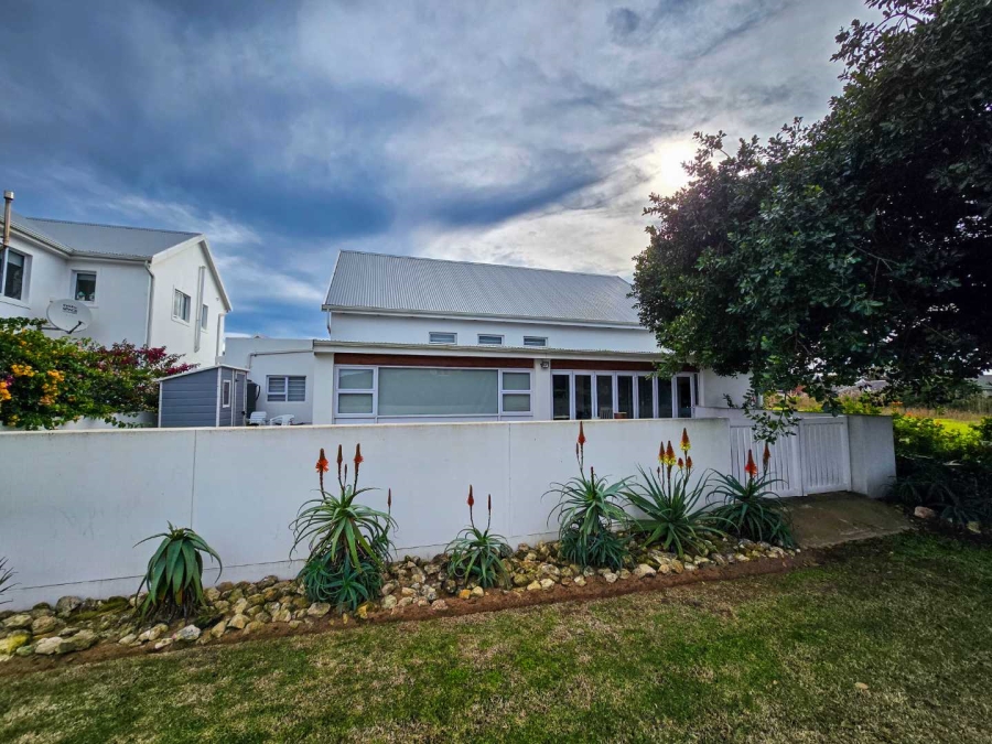 3 Bedroom Property for Sale in Stilbaai Wes Western Cape